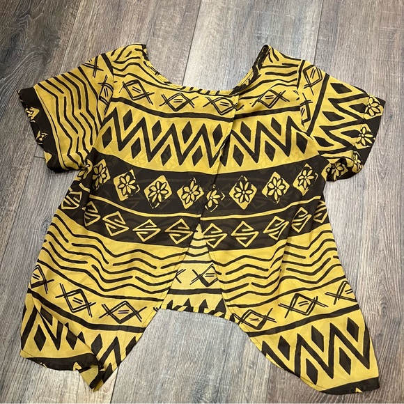 Kirra Sheer Tribal pattern Open Back Blouse - Picture 4 of 5
